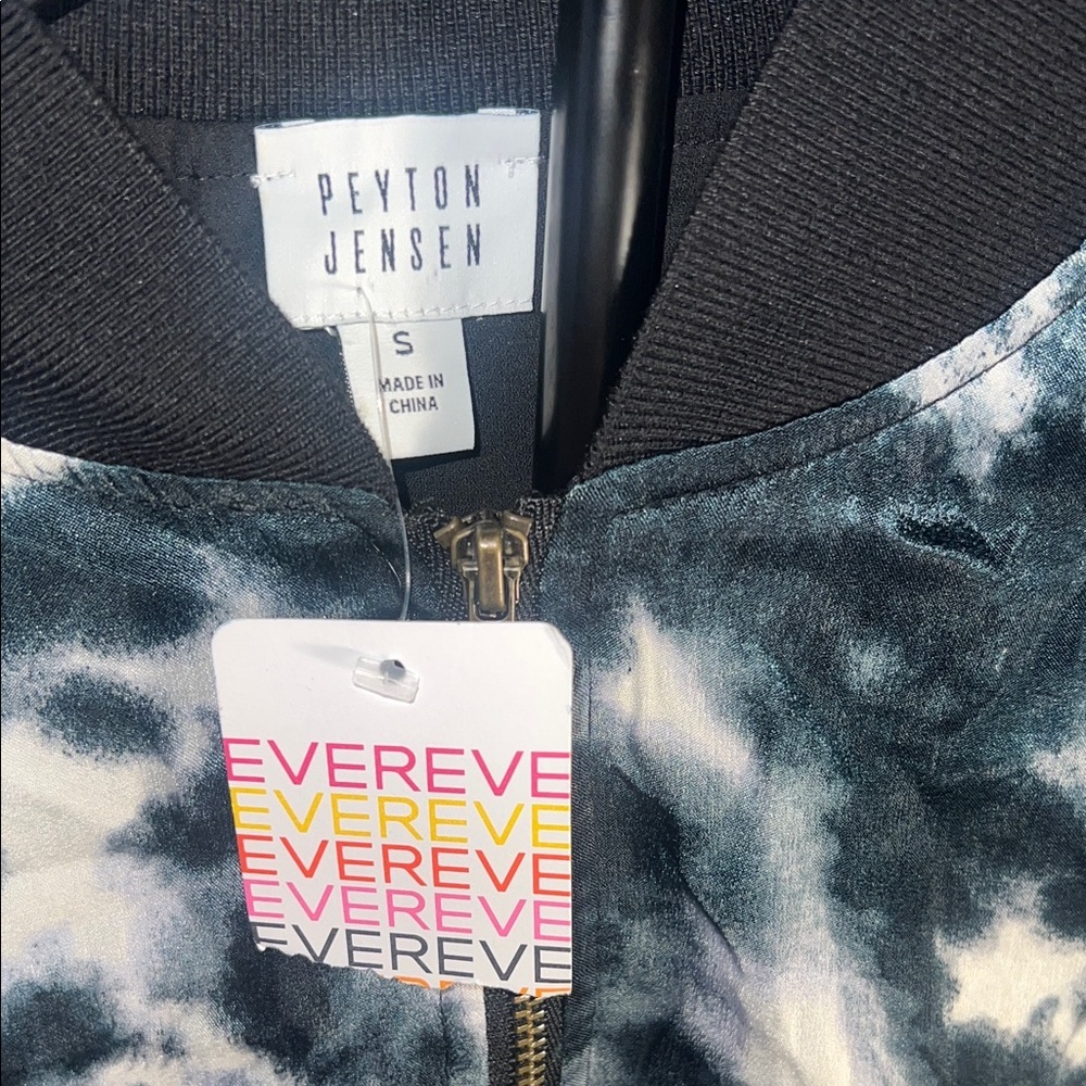Stylish Tie-Dye Bomber Jacket in Black and White - Picture 7 of 7
